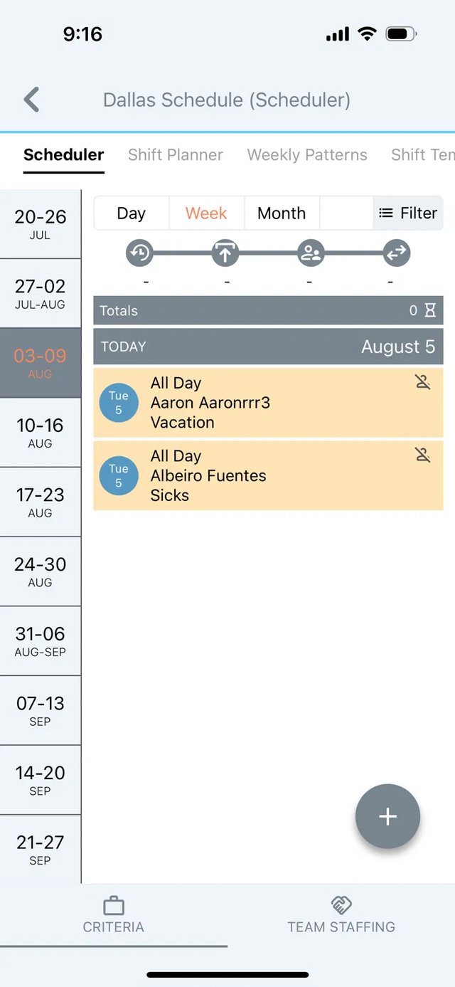Original Workeasy scheduler screen with unlabeled icon buttons and tabs cut off at the edge of the screen